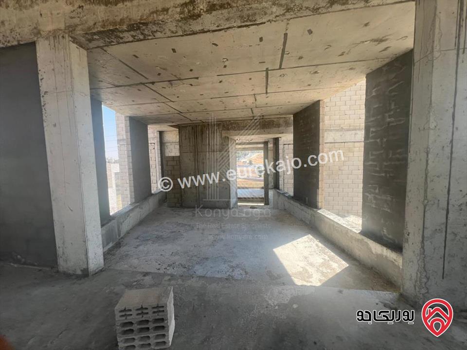 فيلا عظم مساحة 1 دونم على أرض 750م للبيع في عمان - البنيات على طريق المطار