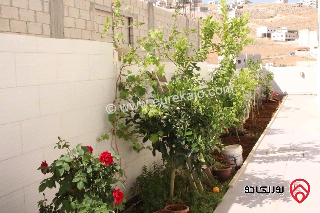 شبه فيلا مساحة 180م على أرض 301م للبيع في الزرقاء - ياجوز جريبا