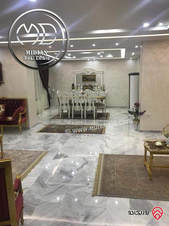 فيلا مستقلة مساحة البناء 650م على أرض 750م تشطيبات و ديكورات سوبر ديلوكس مع تراسات و حدائق بسعر مميز جداً للبيع في عمان - ام اذينة
