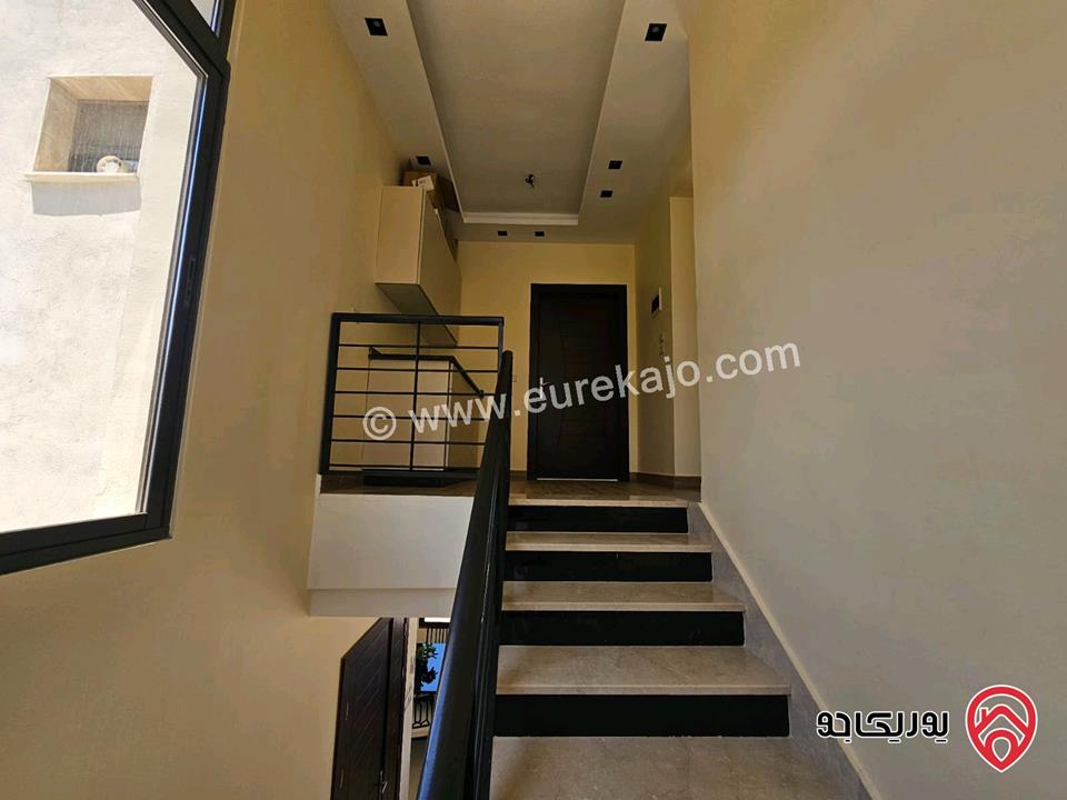 فيلا مساحة 700م على أرض 3 دونم و 512م للبيع في السلط