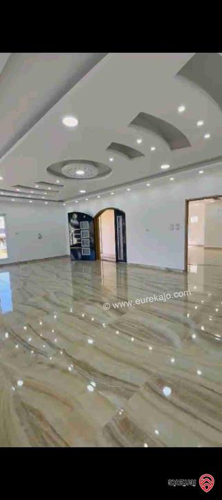 فيلا مساحة 1300م على أرض 1200م للبيع في عمان - الجبيهة 