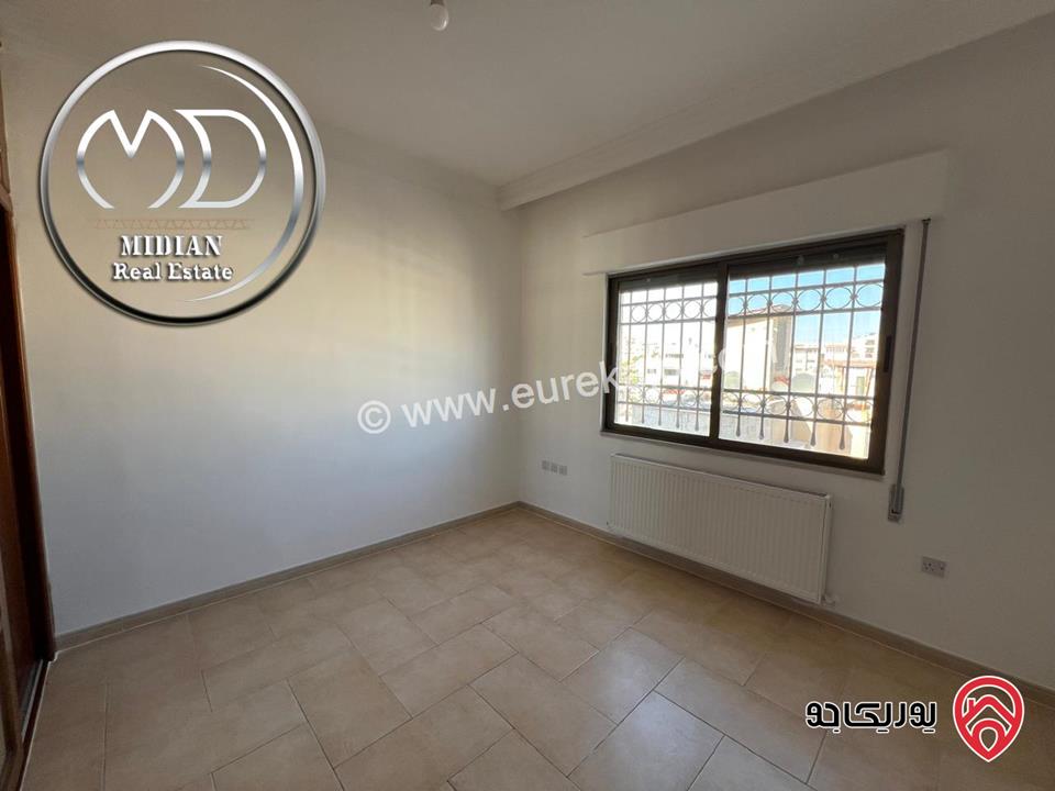 شقة فارغة للايجار في عمان - ام السماق مساحة 235م طابق ثالث تشطيبات سوبر ديلوكس اطلالة جميلة بسعر مميز جداً