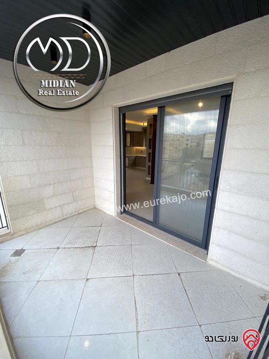 شقة طابقية فارغة للايجار في عمان - ضاحية الامير راشد مساحة 160م طابق ثاني تشطيبات ديكورات عصرية فاخرة جديدة لم تسكن