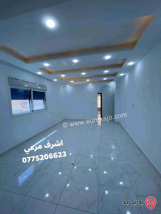 شقة طابق أول مساحة 180م مع ترس لم تسكن للبيع في الزرقاء الجديدة