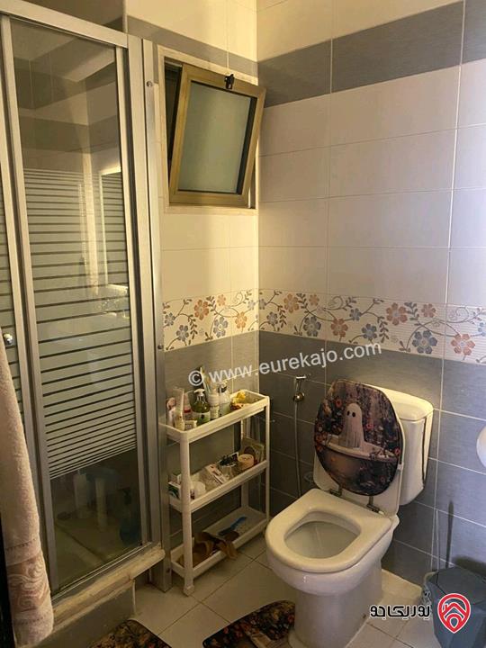 شقة شبه أرضية مساحة 129م للبيع مفروشة في عمان - خلدا