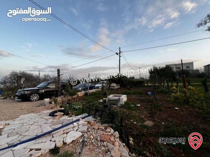 فيلا عدد 2 متلاصقتين بنظام أمريكي مساحة 720م على أرض 1 دونم ، للبيع في اربد 