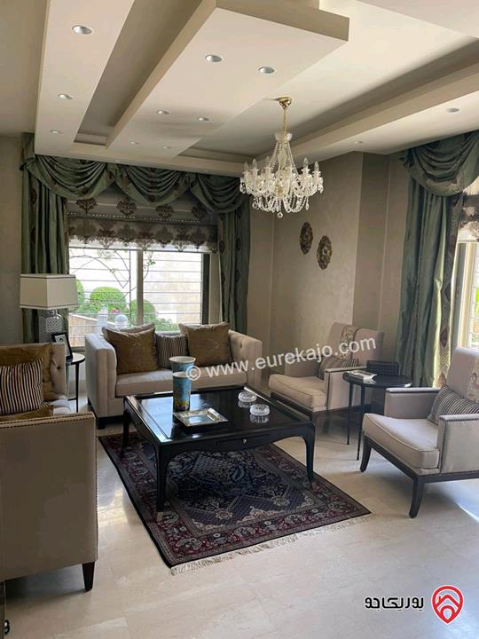 شقة ارضية طابقية مساحة 300م حديقة وتراسات 350م للبيع في عمان - أم أذينة