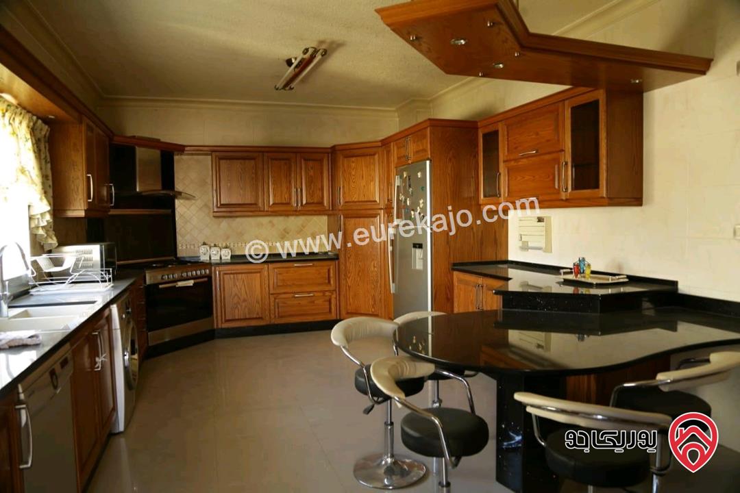 شقة ديلوكس طابق اول مساحة 350م للبيع في عمان - دير غبار