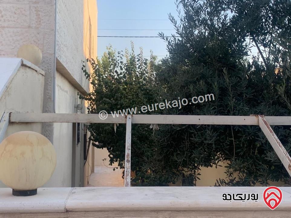 بيت مستقل مساحة الارض 377م مساحة البناء 422م للبيع في عمان - طبربور