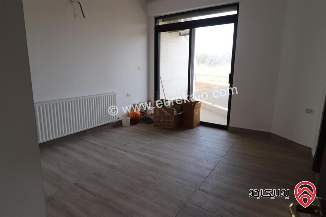 شقة طابقية جديدة فاخرة مساحة 227م للبيع في عمان - خلدا