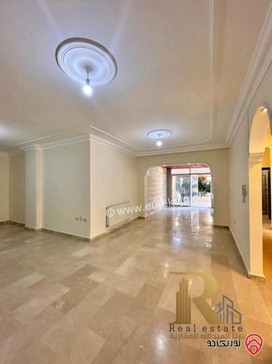 شقة مميزة مساحة 180م داخلي و 300م خارجي للبيع في عمان - الرونق 