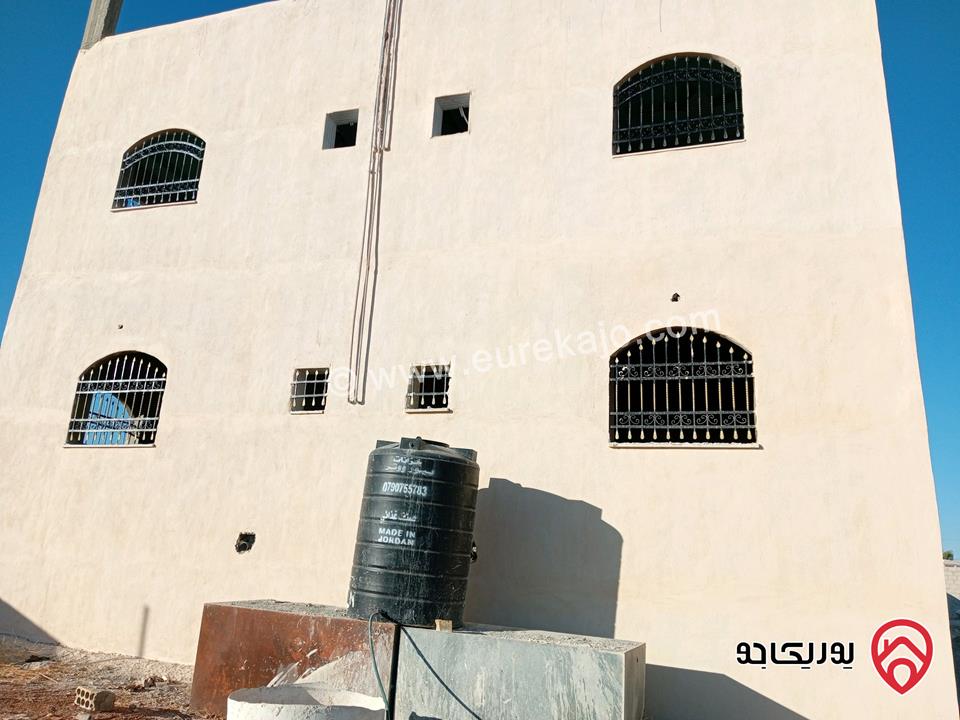 قطعة أرض مساحة 6 دونم عليها بناء للبيع في عمان - النقيرة الزميلات 