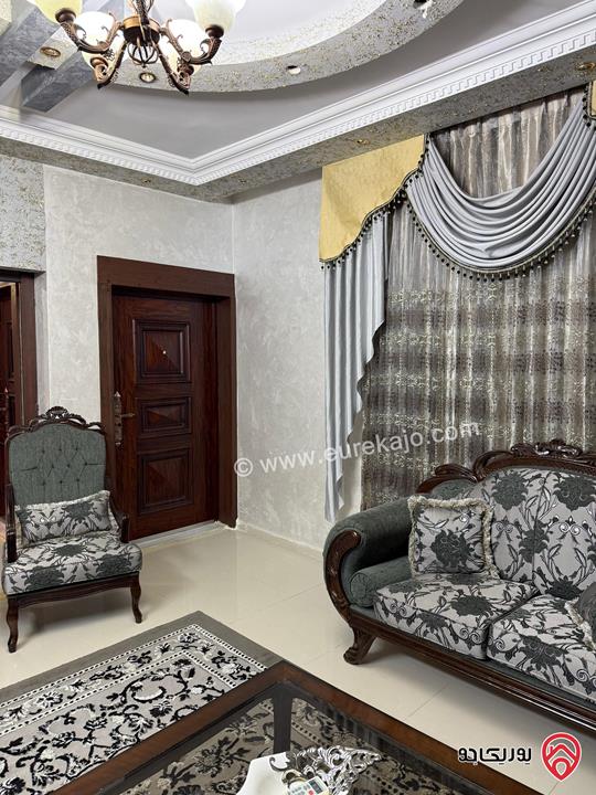 منزل مستقل مساحة 222م على أرض 387م للبيع في الزرقاء الجديدة
