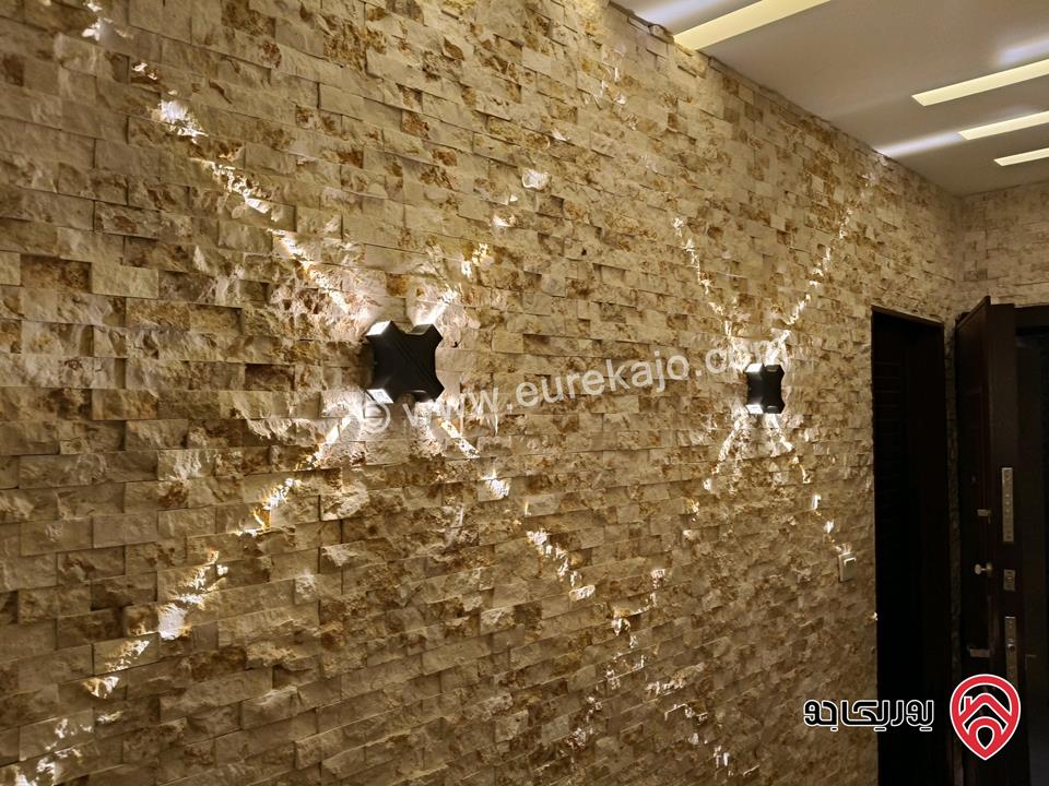 شقة سوبر ديلوكس أرضية مساحة 240م داخلي و 250م خارجي للايجار مفروشة في عمان - مرج الحمام
