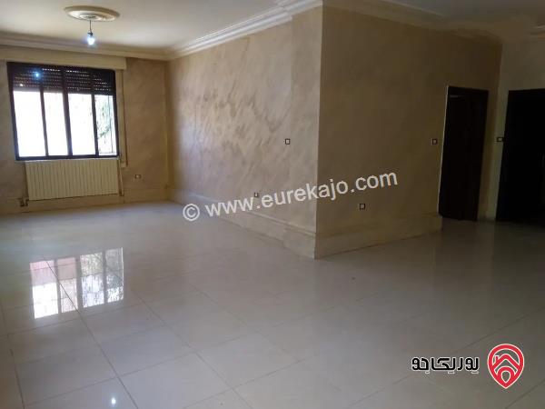 شقة أرضية مساحة 176م داخلي و 200م خارجي للايجار في عمان - الصويفية 