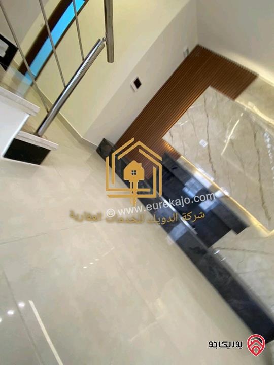 شقة طابق ثالث دوبلكس لم تسكن مساحة 215م للايجار في عمان - خلدا 