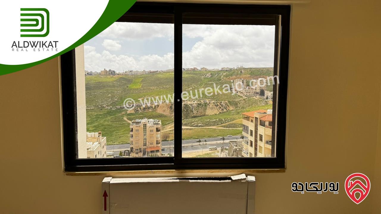 شقة للبيع في عمان - الجبيهة طابق اول مساحة البناء 175م والترس 10م موقع مميز واطلالة