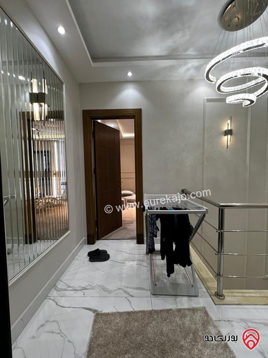 شقة طابق ثالث دوبلكس فاخرة مساحة 240م للبيع مفروشة في عمان - خلدا