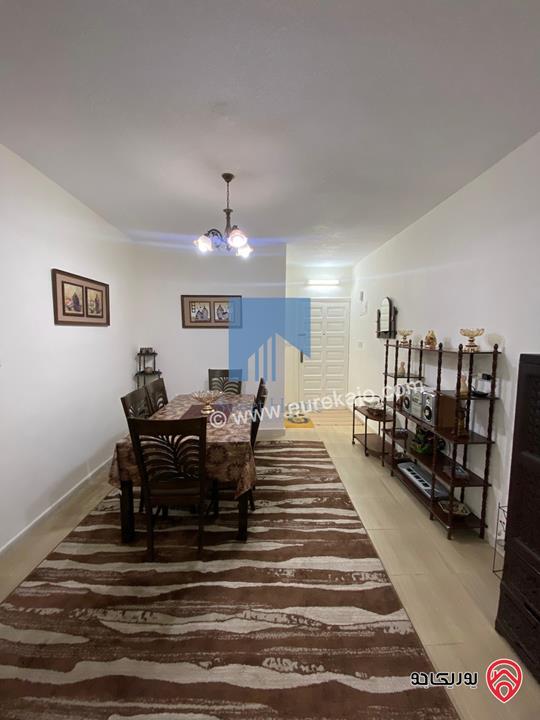 شقة مميزة شبه أرضية مساحة 100م مع حديقة وترسات 200م للبيع في عمان - أم السماق الشمالي