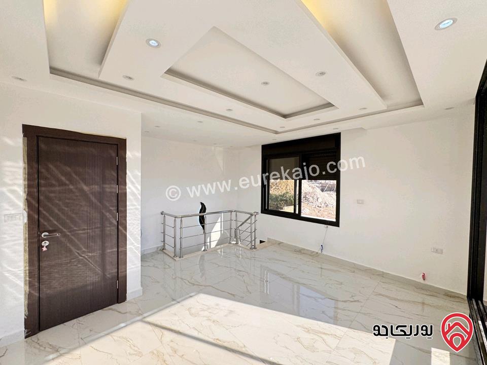 شقة بتشطيبات سوبر ديلوكس طابق أخير مع روف مساحة 175م للبيع في عمان - شفا بدران 