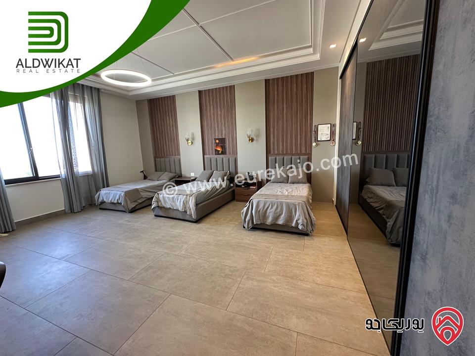 فيلا مستقلة للبيع في عمان - بدر الجديدة مساحة الارض 985م ومساحة البناء 1200م ومساحة الحديقة 400م ومساحة الترس 200م ذات موقع واطلالة مميزة