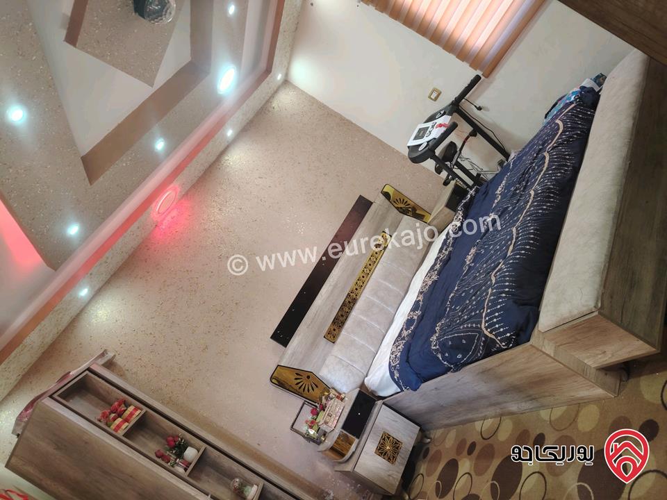 بيت مستقل على منطقة مرتفعة مساحة 100م على أرض 500م للبيع في المفرق - الزنية