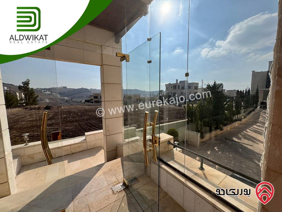 فيلا مساحة الارض 1600م ومساحة البناء 1100م مساحة الحديقة 400م للبيع في السلط - منطقة السرو 