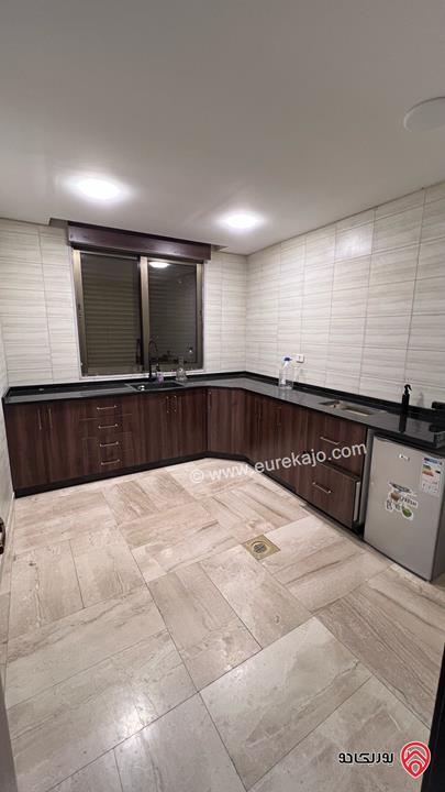 شقة طابق أخير مع روف مساحة 280م باطلالة خلابة للبيع في عمان - ضاحية النخيل من المالك مباشرة 