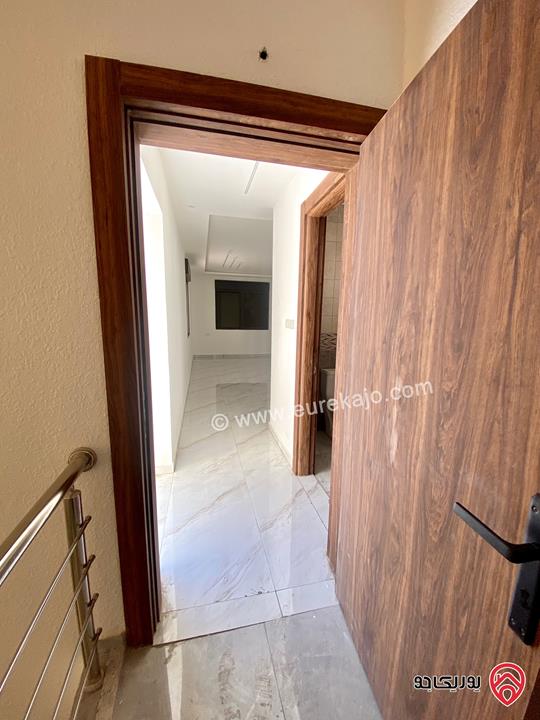 شقة مميزة طابق اخير مع روف مساحة 166م للبيع في عمان - منطقة عدن