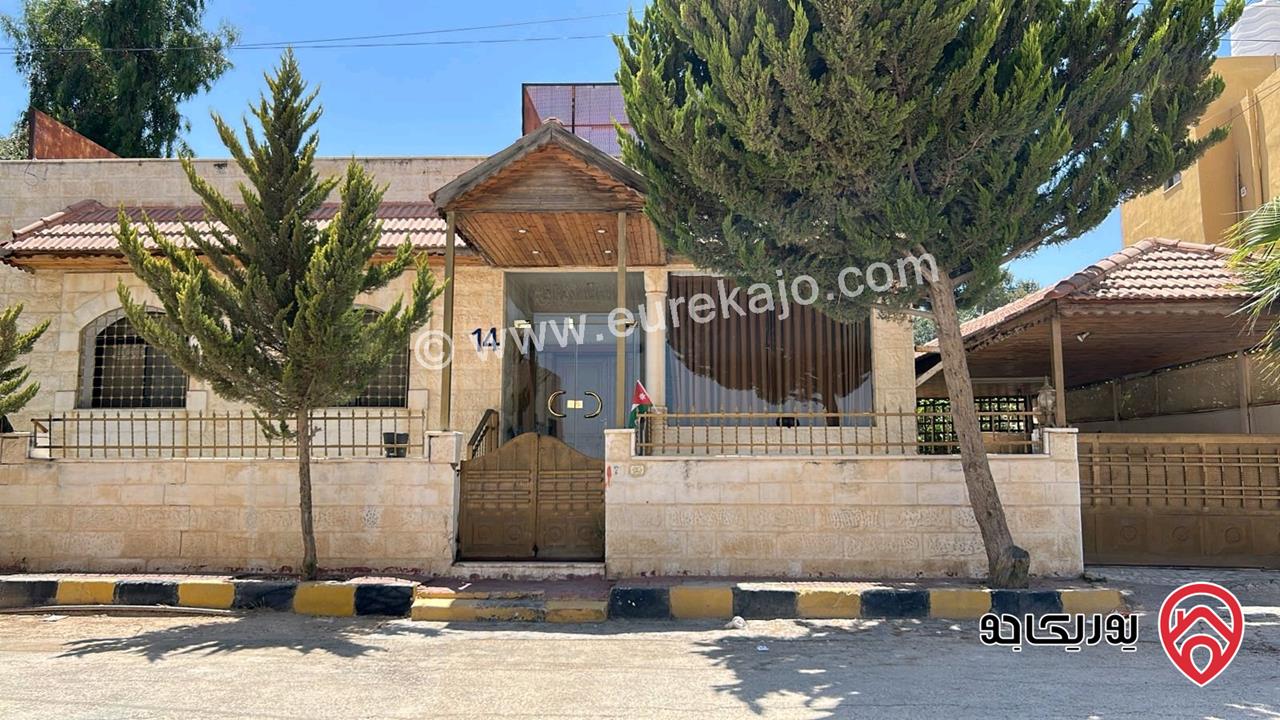 بيت مستقل مساحة 180م على أرض 382م للبيع في مادبا قرب دوار الطيارة