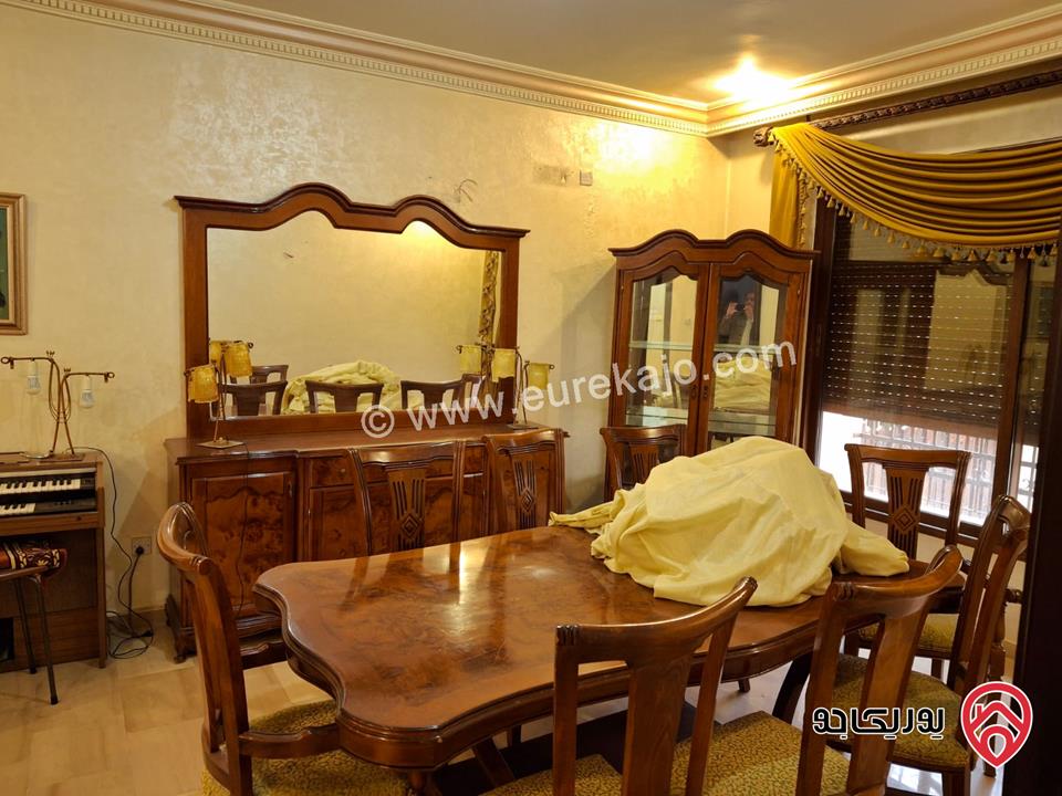 شقة أرضية مساحة 215م داخلي و 70م خارجي للبيع في عمان - عبدون