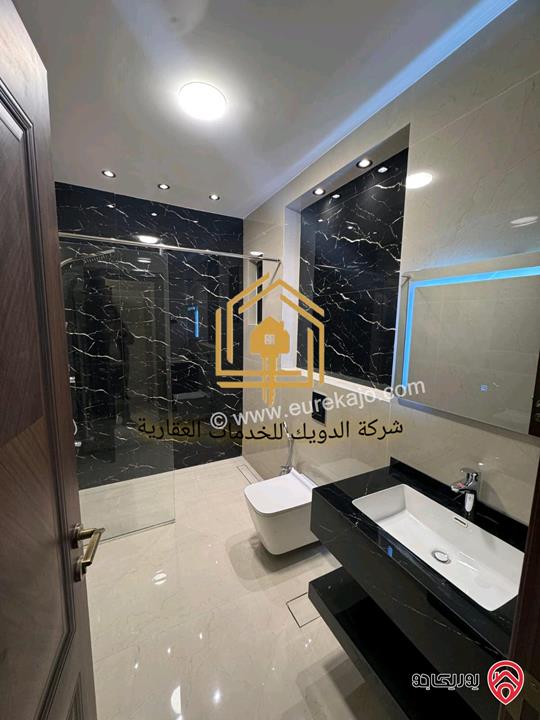 شقة جديدة لم تسكن مساحة 230م داخلي و 250م خارجي للايجار في عمان - الجبيهة 