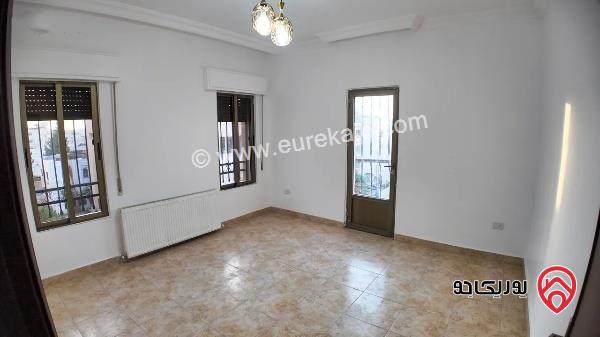 شقة مساحة 190 م طابق ثالث مميزة ومجددة بالكامل للبيع في عمان - ضاحية نخيل