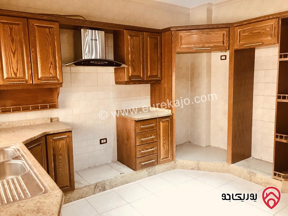 شقة طابق أرضي مُعلّق مطلّة مساحة 188م داخلي و 20م خارجي للبيع في عمان - عرقوب خلدا