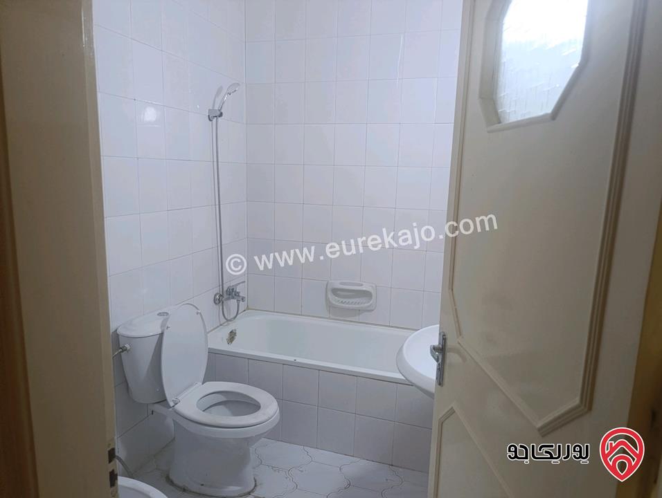 شقة طابق ثالث مساحة 160م وروف 30م للبيع في عمان - ام اذينة