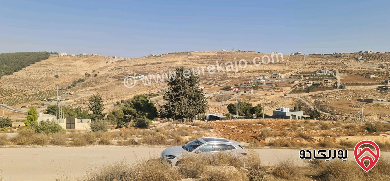 من المالك قطعة ارض مساحة 560 متر للبيع في الزرقاء - شارع الأردن الكمشه قمة اسكان المهندسين واطلالة جميلة جدا وقطعة خلابة ليست بحاجة لأي شغل 