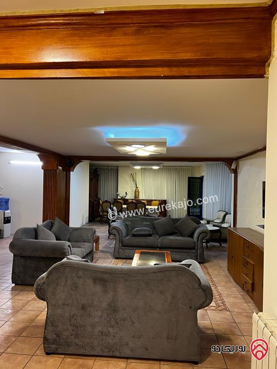 شقة مفروشة مع مسبح شبه ارضية مساحة 200م داخلي و 100م خارجي للايجار في عمان - عبدون