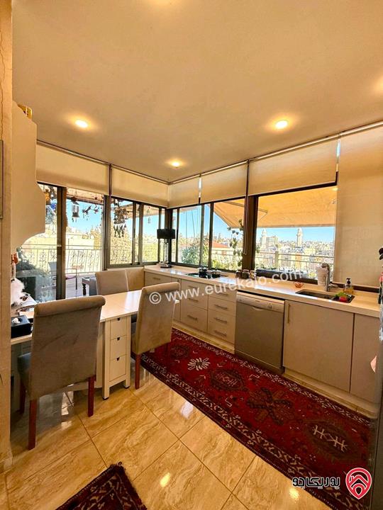 شقة طابق ثالث مساحة 174م + روف 150م للبيع في عمان - السابع 