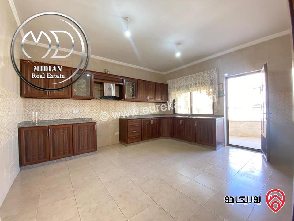 شقة فارغة للايجار في عمان - خلدا مساحة 230م طابق ثالث تشطيبات سوبر ديلوكس اطلالة جميلة بسعر مميز جداً