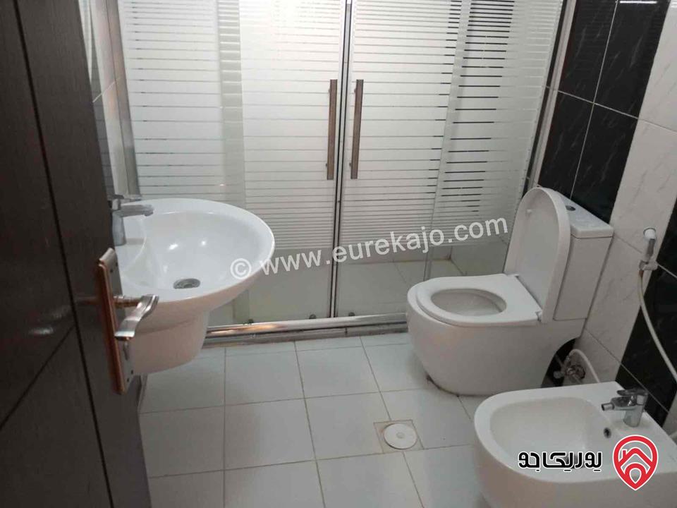 شقة بتشطيبات فاخرة مساحة 150م طابق تسوية ومدخل مستقل – مشمسة ومهوّاة للبيع في عمان – ضاحية الرشيد خلف جامعة الأميرة سمية