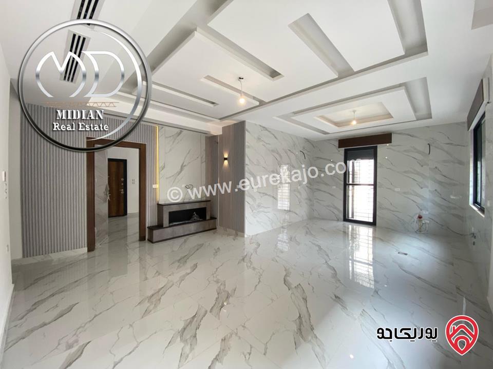 شقة أرضية للبيع في عمان - الرابية مساحة 220م مع ترس و حديقة 200م تشطيبات ديكورات سوبر ديلوكس جديدة لم يسكن