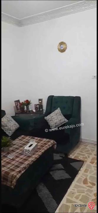 شقه صغيرة مساحة 73م داخلي + 50م خارجي للبيع في عمان - قرب جسر ماركا 