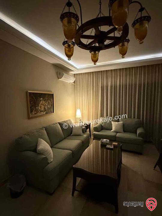 شقة سوبر ديلوكس طابق أخير مع روف مساحة 280م للايجار مفروشة في عمان - أم الكندم