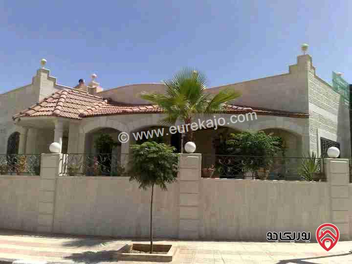 فيلا مساحة 218م على أرض 406م للبيع في الزرقاء - مدينة الشرق