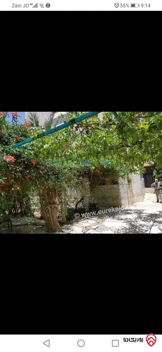 بناية سكنية مؤلفة من 3 طوابق على ارض 900م للبيع في اربد - حي الطوال 