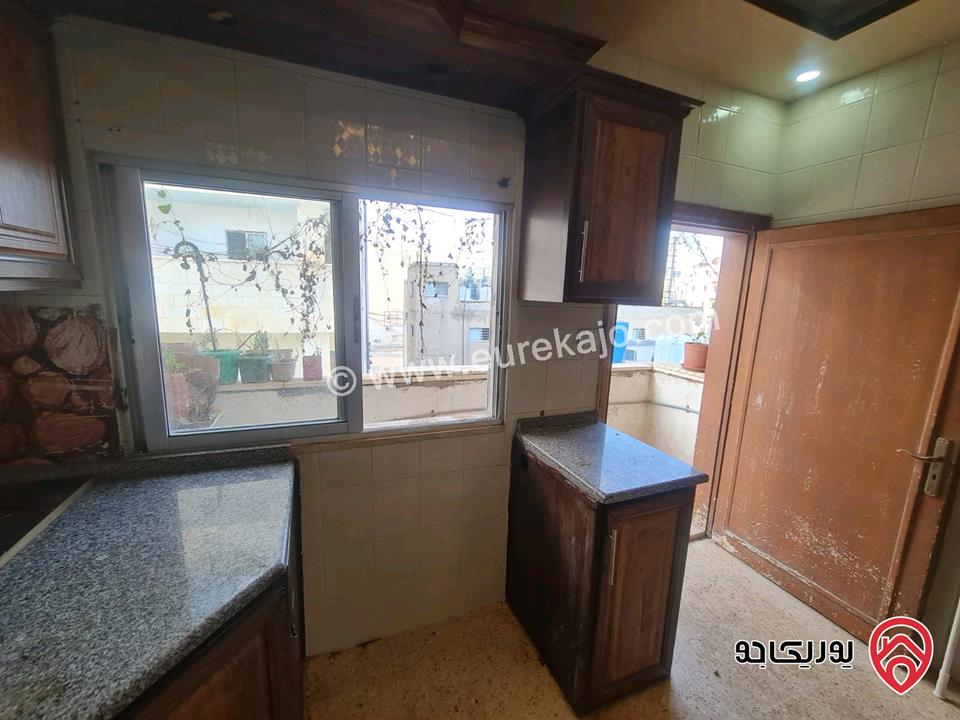 شقة ديلوكس مساحة 154م طابق ثالث للبيع في اربد بالقرب من دوار القبة 