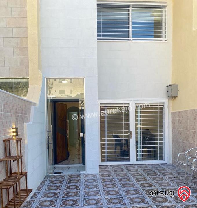 شبه فيلا متلاصقة مفروشة للبيع في عمان - ام السماق مساحة الارض 150م ومساحة البناء 180م بسعر مغري