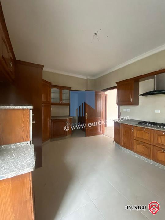 شقة مميزة للبيع في عمان - الرابية طابق ثالث 200م مع روف 100م تشطيب سوبر ديلوكس