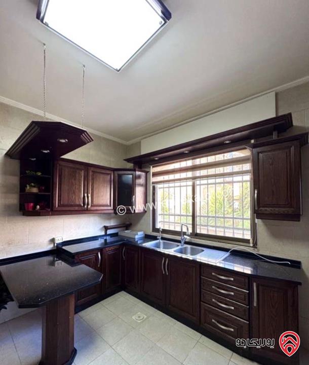 شقة أرضية مساحة 190م داخلي و 150م خارجي للايجار في عمان - خلدا