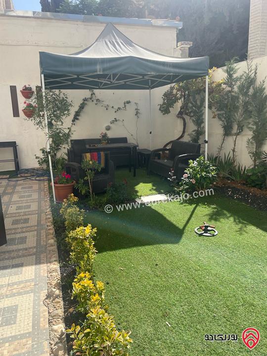 شقة دوبلكس طابق أرضي وشبه ارضي مساحة 310م داخلي و 300م خارجي للبيع في عمان - أم أذينة من المالك